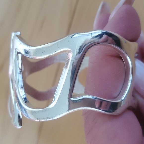 Vintage silver bangle costume jewelry bracelet - Picture 6 of 8